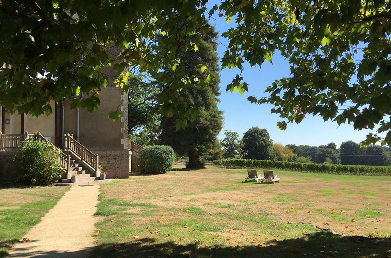 Chateau Breduriere Acomodação com café da manhã Moutiers-sur-le-Lay Exterior foto