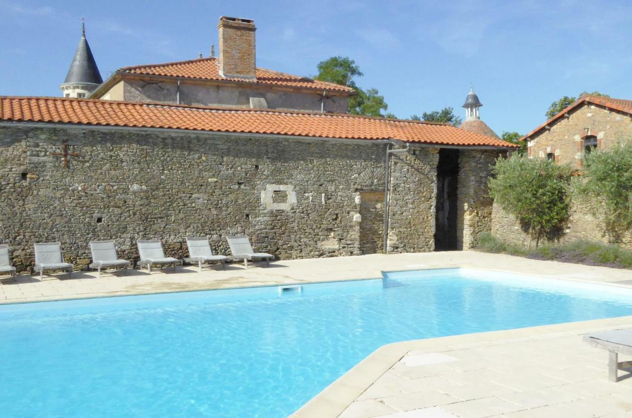 Chateau Breduriere Acomodação com café da manhã Moutiers-sur-le-Lay Exterior foto