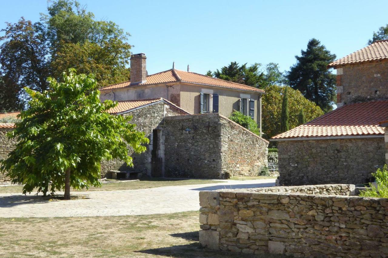 Chateau Breduriere Acomodação com café da manhã Moutiers-sur-le-Lay Exterior foto