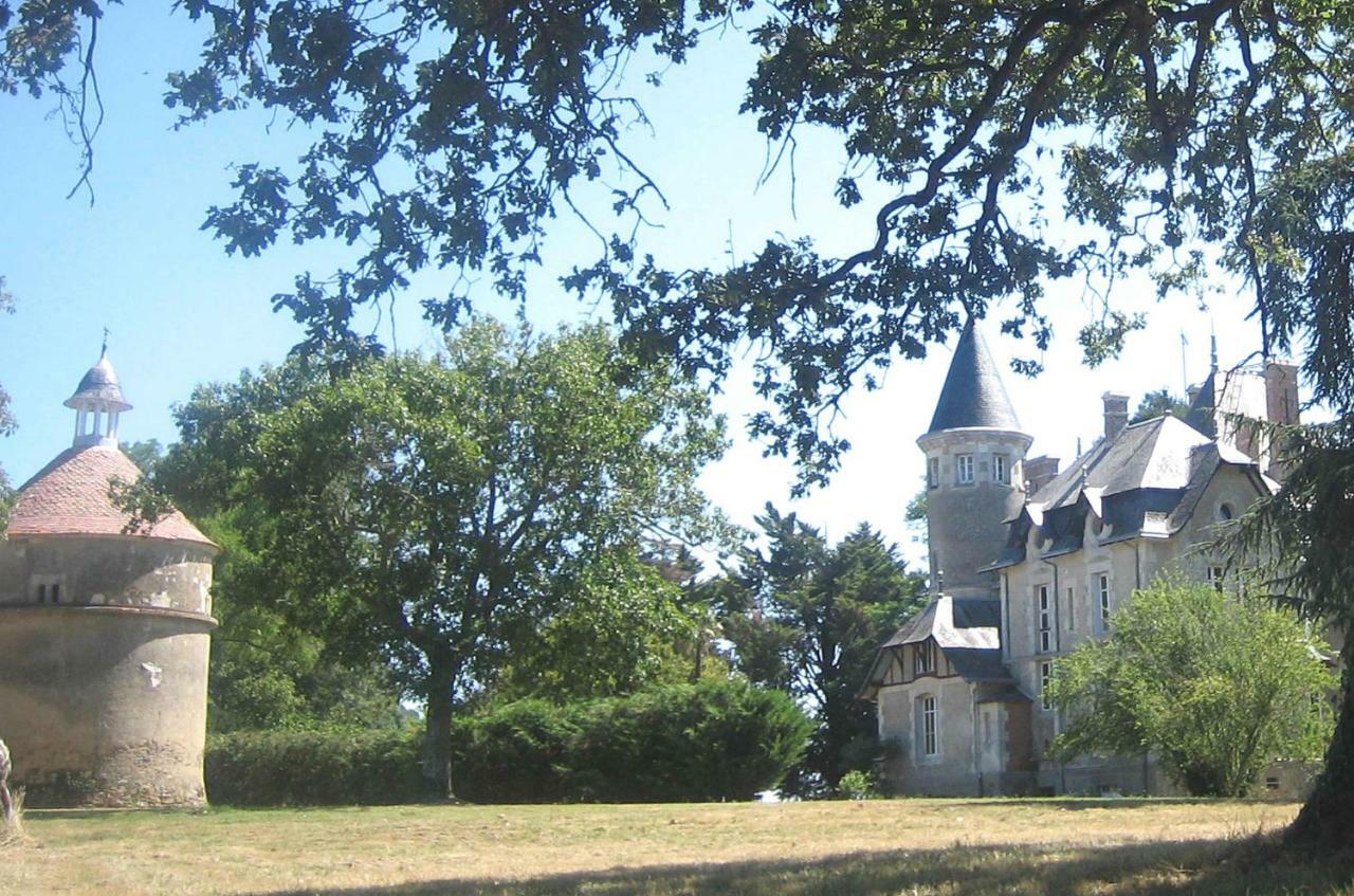 Chateau Breduriere Acomodação com café da manhã Moutiers-sur-le-Lay Exterior foto